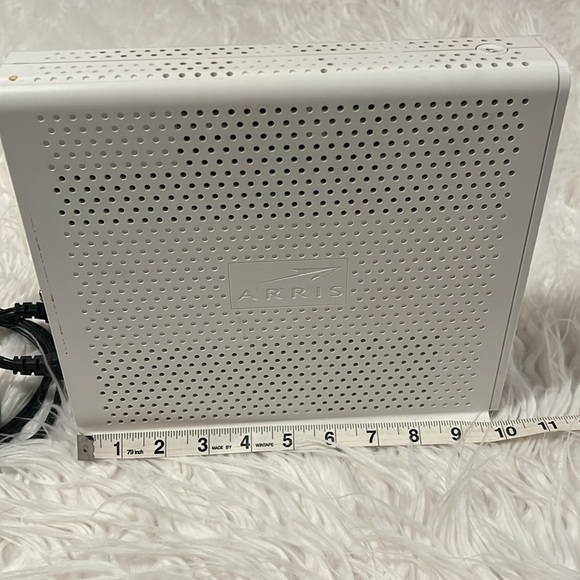 Arris Surfboard - High-Speed Internet Modem - Picture 7 of 7